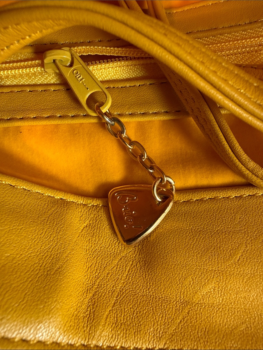 Yellow Pleated Leather purse - Picture 5 of 7